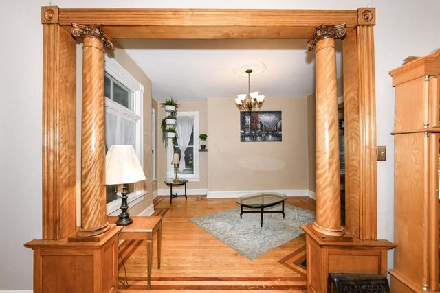 933 N 34th STREET, Milwaukee, WI 53208