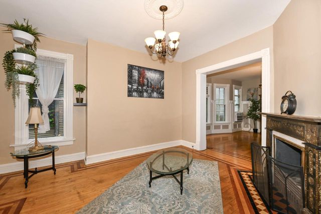 933 N 34th STREET, Milwaukee, WI 53208