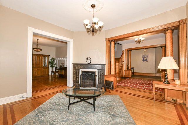933 N 34th STREET, Milwaukee, WI 53208