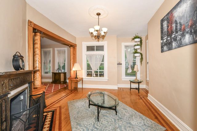 933 N 34th STREET, Milwaukee, WI 53208