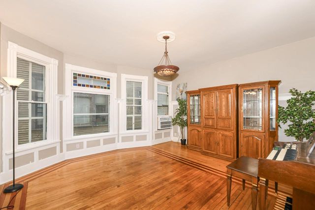 933 N 34th STREET, Milwaukee, WI 53208