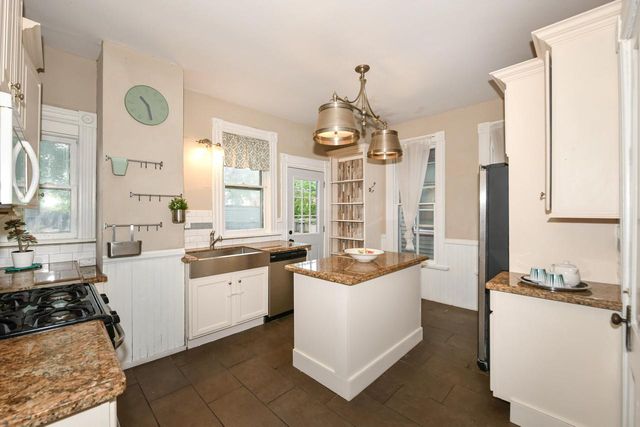 933 N 34th STREET, Milwaukee, WI 53208