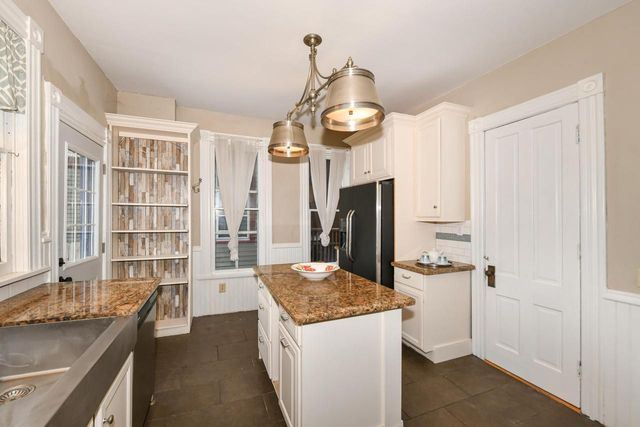 933 N 34th STREET, Milwaukee, WI 53208