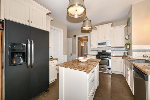933 N 34th STREET, Milwaukee, WI 53208