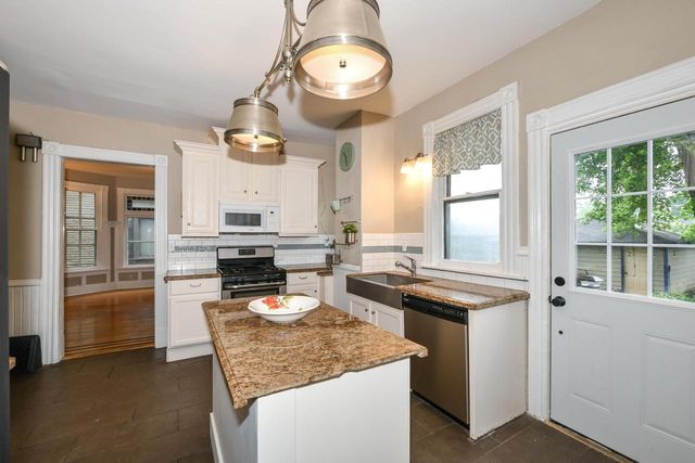933 N 34th STREET, Milwaukee, WI 53208