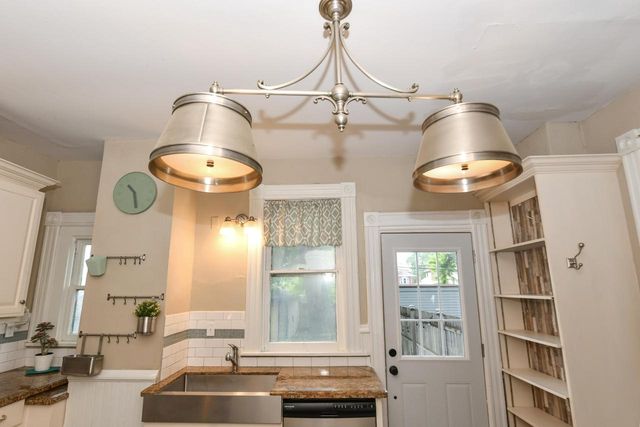 933 N 34th STREET, Milwaukee, WI 53208