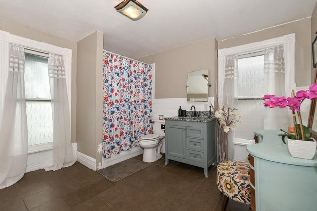 933 N 34th STREET, Milwaukee, WI 53208