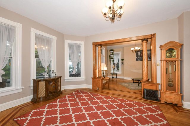 933 N 34th STREET, Milwaukee, WI 53208