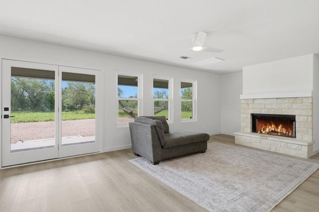 25429 Cove DR, Spicewood, TX 78669