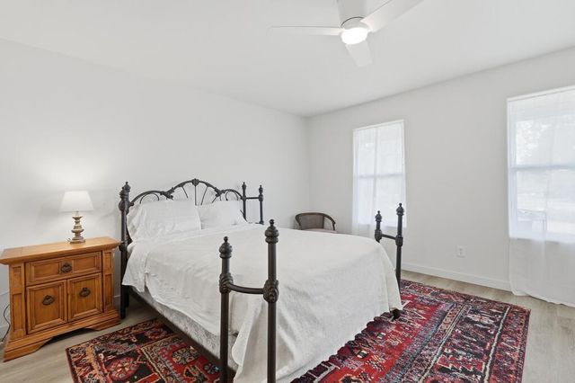 25429 Cove DR, Spicewood, TX 78669