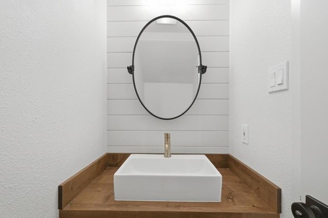 25429 Cove DR, Spicewood, TX 78669