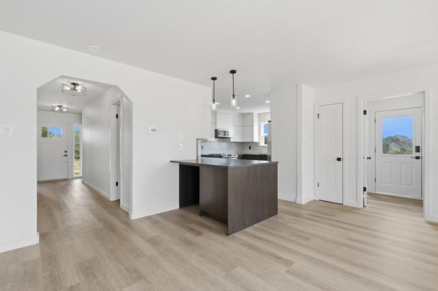 25429 Cove DR, Spicewood, TX 78669