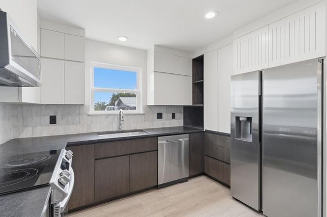 25429 Cove DR, Spicewood, TX 78669