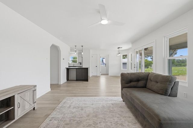 25429 Cove DR, Spicewood, TX 78669