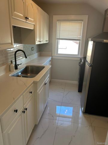21700 HOMER Street, Dearborn, MI 48124