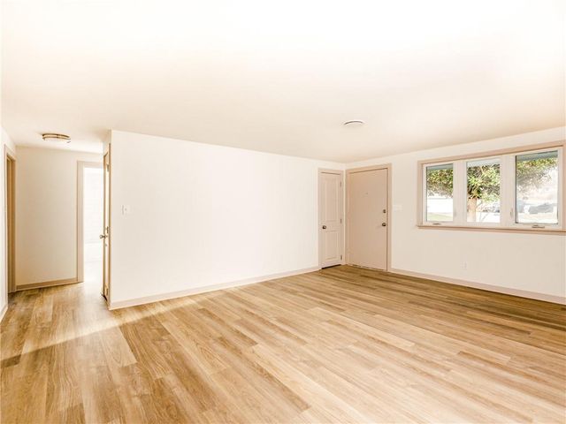 7417 N Highland Avenue, Gladstone, MO 64118