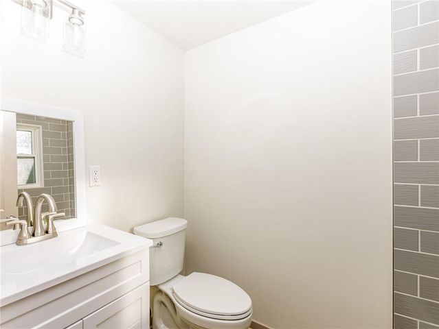 7417 N Highland Avenue, Gladstone, MO 64118