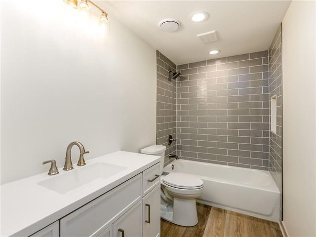 7417 N Highland Avenue, Gladstone, MO 64118