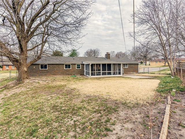 7417 N Highland Avenue, Gladstone, MO 64118