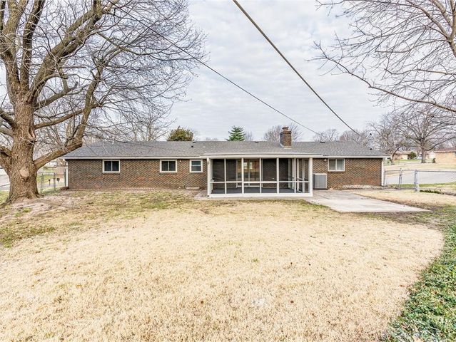 7417 N Highland Avenue, Gladstone, MO 64118