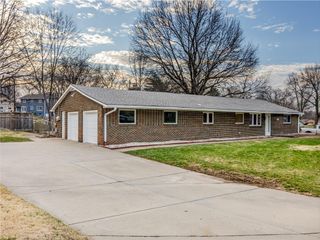 7417 N Highland Avenue, Gladstone, MO 64118