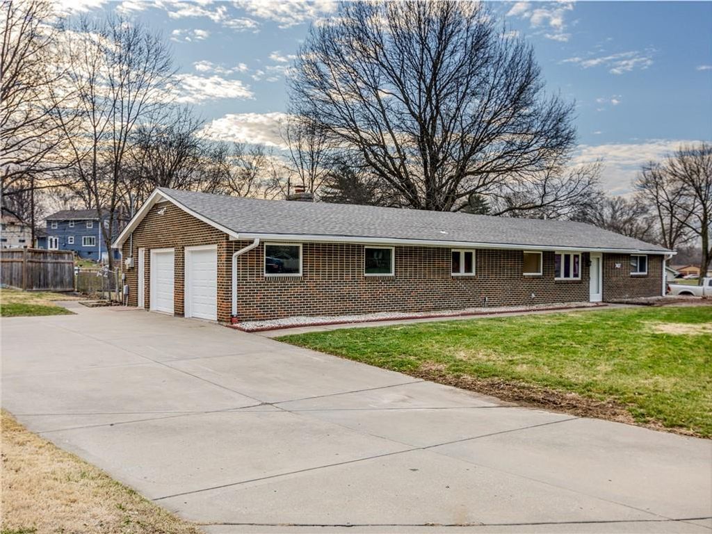7417 N Highland Avenue, Gladstone, MO 64118
