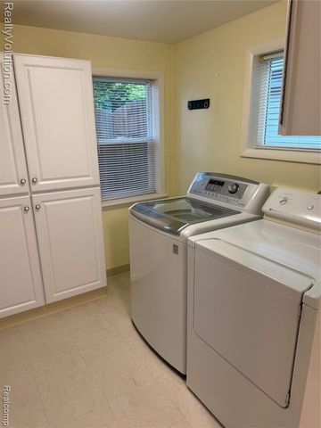 727 W Park Street, Lapeer, MI 48446