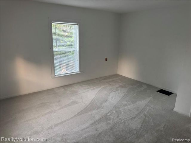 727 W Park Street, Lapeer, MI 48446