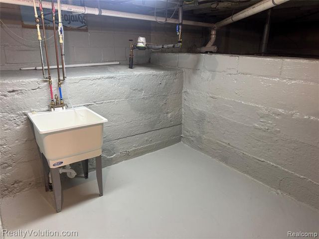 727 W Park Street, Lapeer, MI 48446