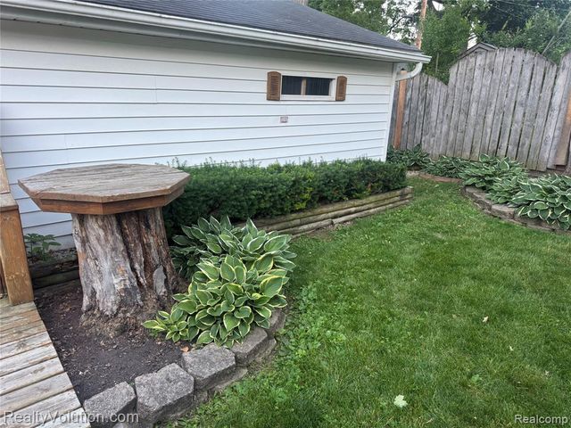727 W Park Street, Lapeer, MI 48446