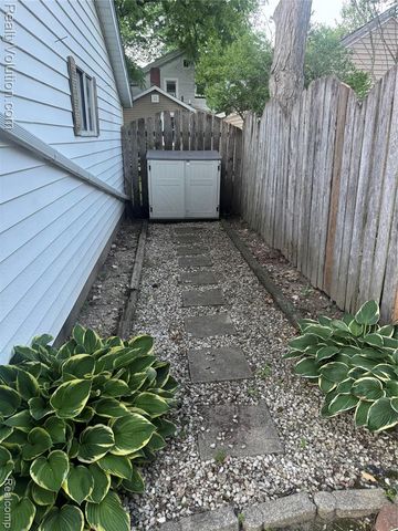 727 W Park Street, Lapeer, MI 48446