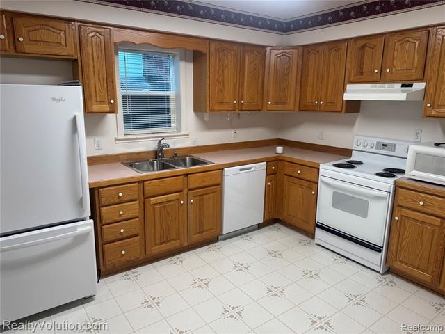 727 W Park Street, Lapeer, MI 48446