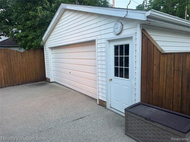 727 W Park Street, Lapeer, MI 48446