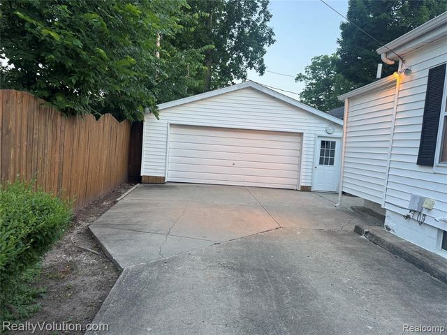 727 W Park Street, Lapeer, MI 48446