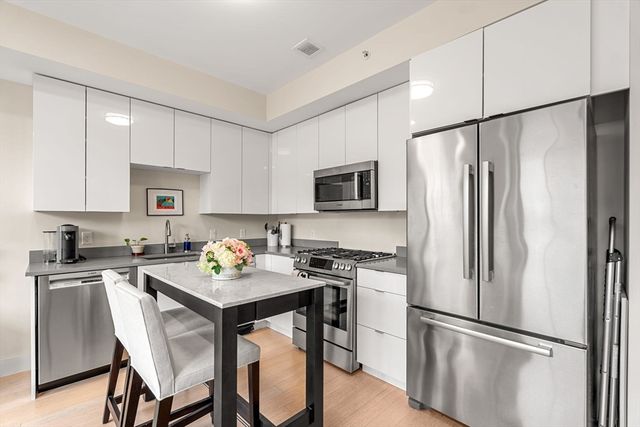 121 Portland St 609, Boston, MA 02114