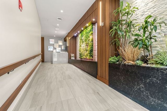 121 Portland St 609, Boston, MA 02114