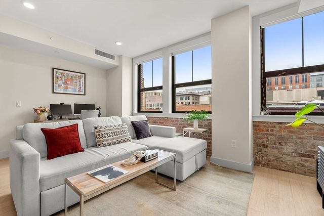 121 Portland St 609, Boston, MA 02114