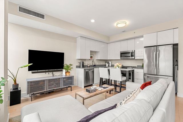 121 Portland St 609, Boston, MA 02114