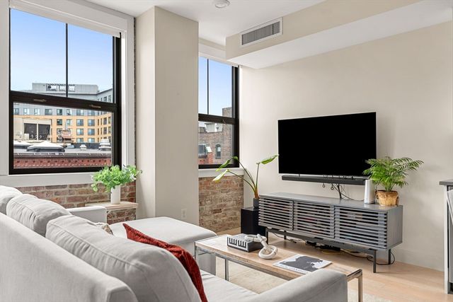121 Portland St 609, Boston, MA 02114