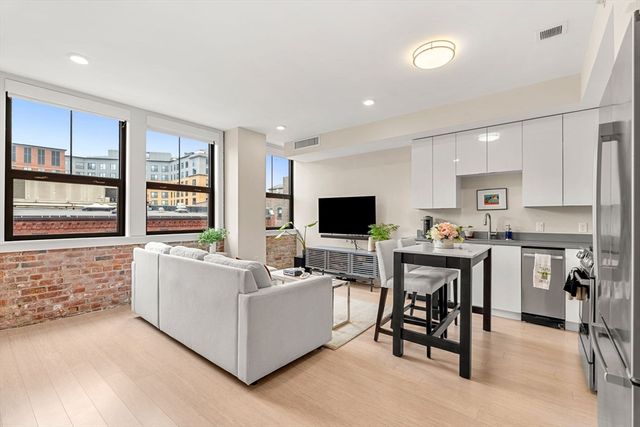 121 Portland St 609, Boston, MA 02114
