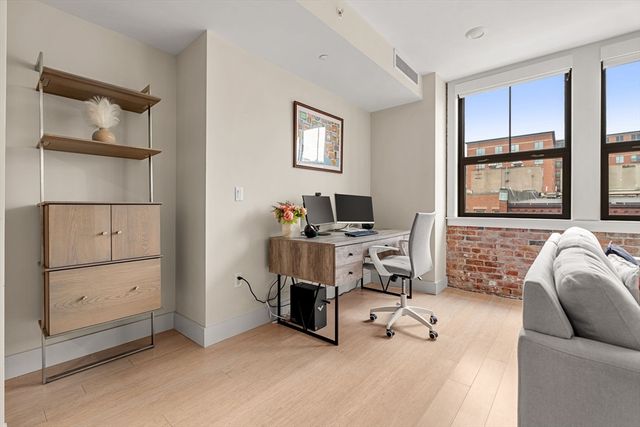 121 Portland St 609, Boston, MA 02114