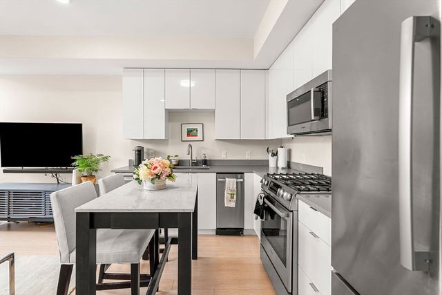 121 Portland St 609, Boston, MA 02114