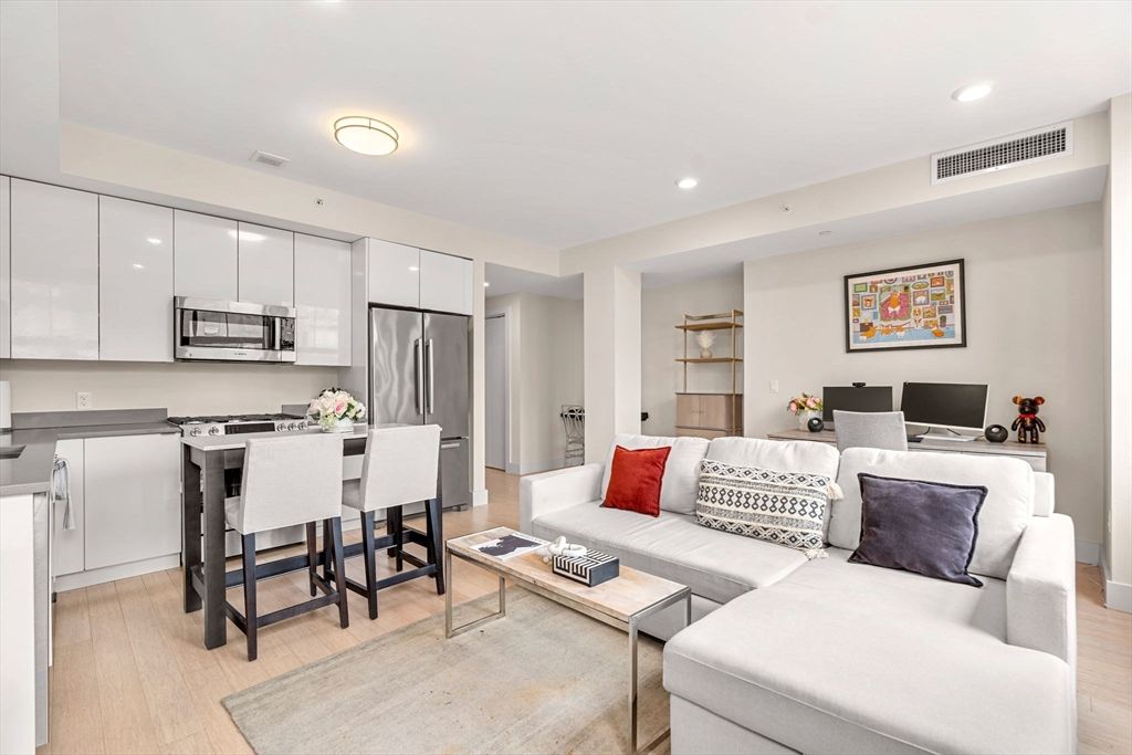 121 Portland St 609, Boston, MA 02114
