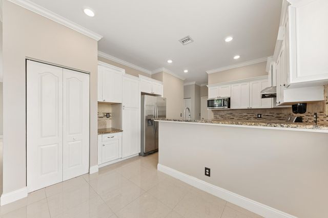 113 Canterbury Place, Royal Palm Beach, FL 33414