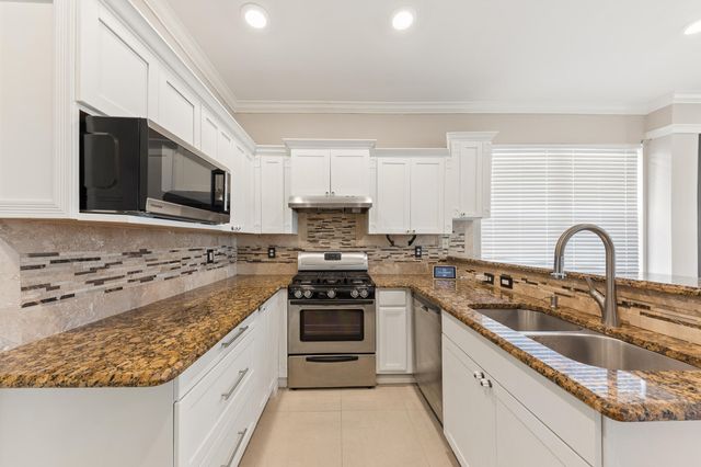 113 Canterbury Place, Royal Palm Beach, FL 33414