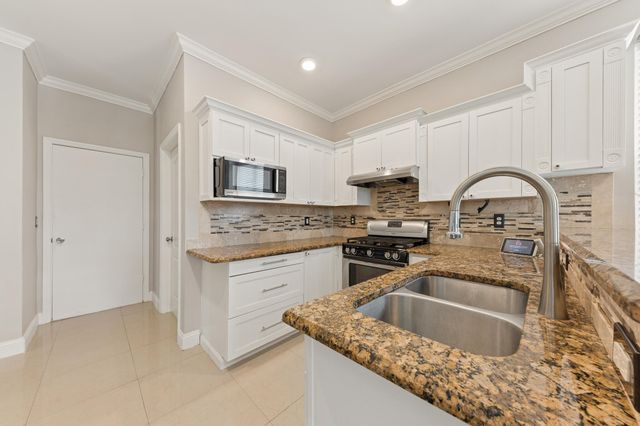 113 Canterbury Place, Royal Palm Beach, FL 33414