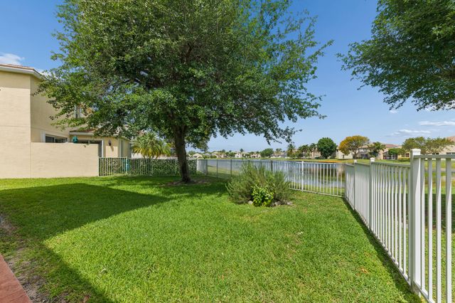 113 Canterbury Place, Royal Palm Beach, FL 33414