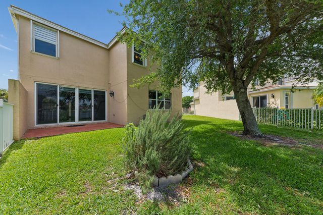 113 Canterbury Place, Royal Palm Beach, FL 33414