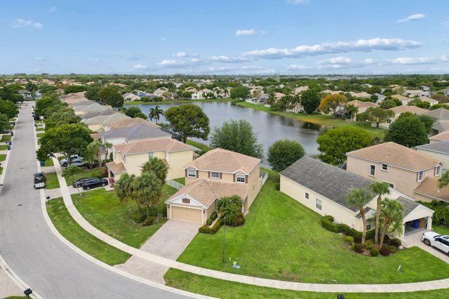 113 Canterbury Place, Royal Palm Beach, FL 33414