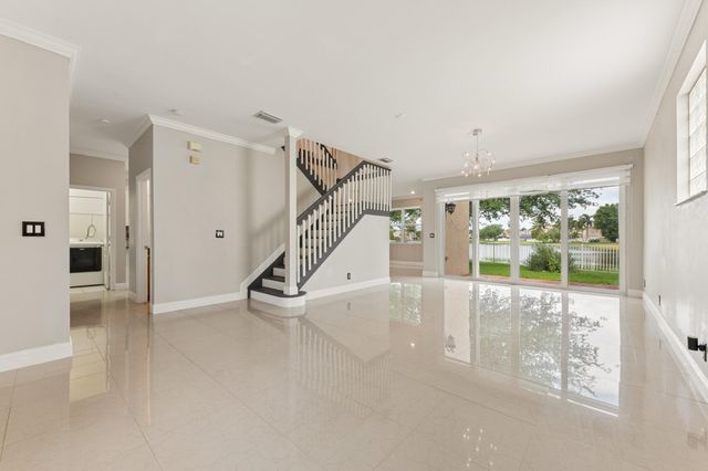 113 Canterbury Place, Royal Palm Beach, FL 33414
